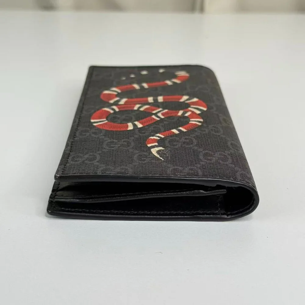 Gucci GG Logo Supreme Wallet with Iconic Red Snake Design - Picture 4 of 9